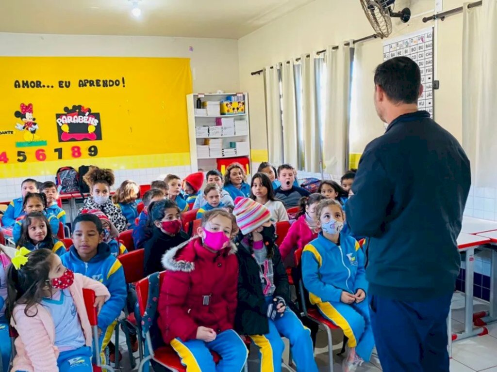 Programa Saúde na Escola: alunos recebem informação sobre prevenção às drogas