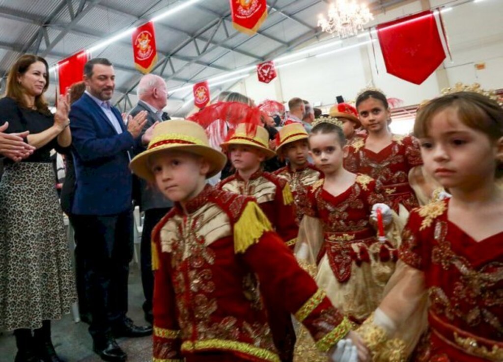 Em Santo Amaro da Imperatriz, governador prestigia a Festa do Divino Espírito Santo