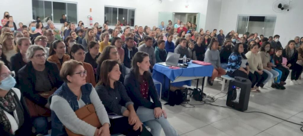 Família e escola: primeira assembleia do ano registra grande participação de pais e responsáveis