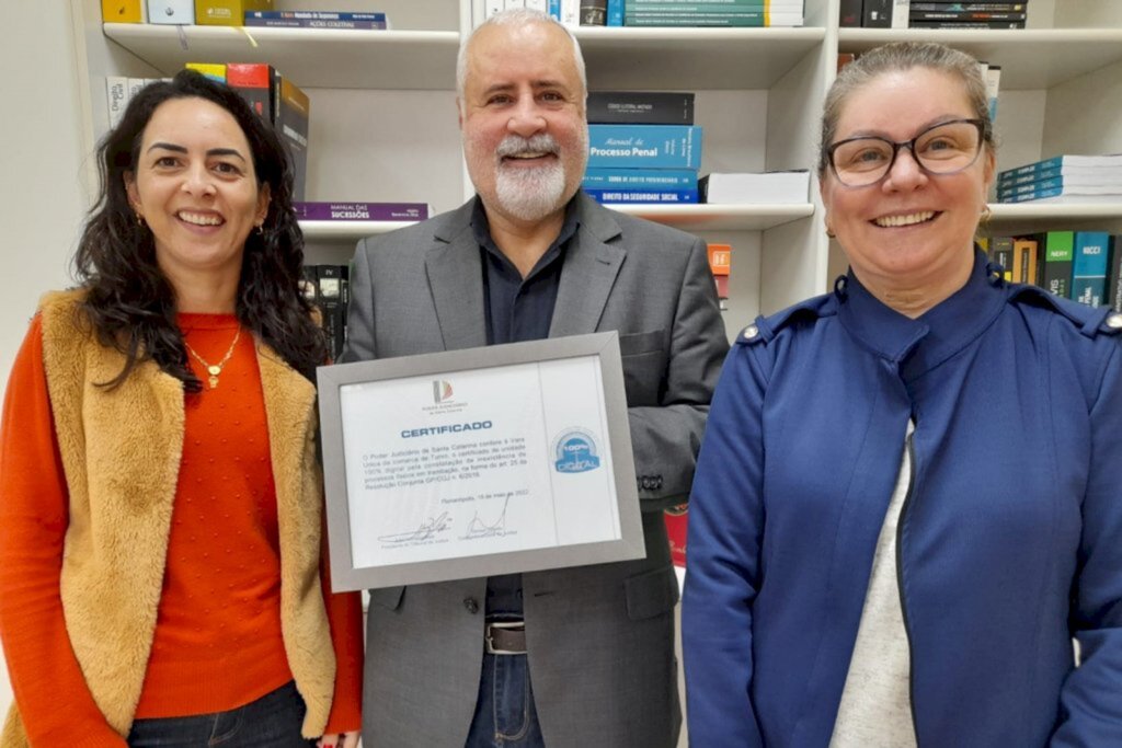 Comarca de Turvo  celebra conquista de certificação 100% digital