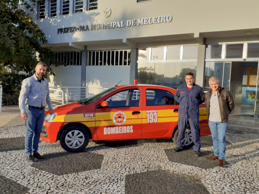 Prefeitura cede veículo ao Corpo de Bombeiros de Turvo