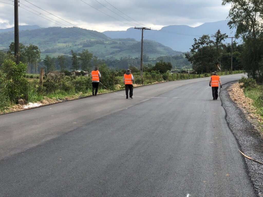 Comunidade faz festa para celebrar pavimentação até Serra da Pedra