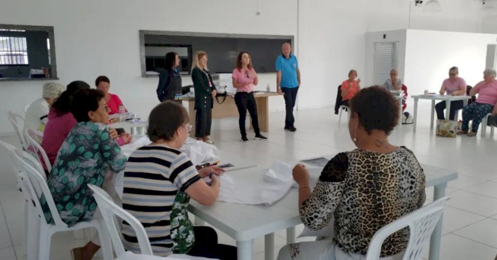 Clubes de Mães na ativa: multiplicadoras participam de curso para dar início ao projeto 'Bordando o Bê-á-bá da Vida'