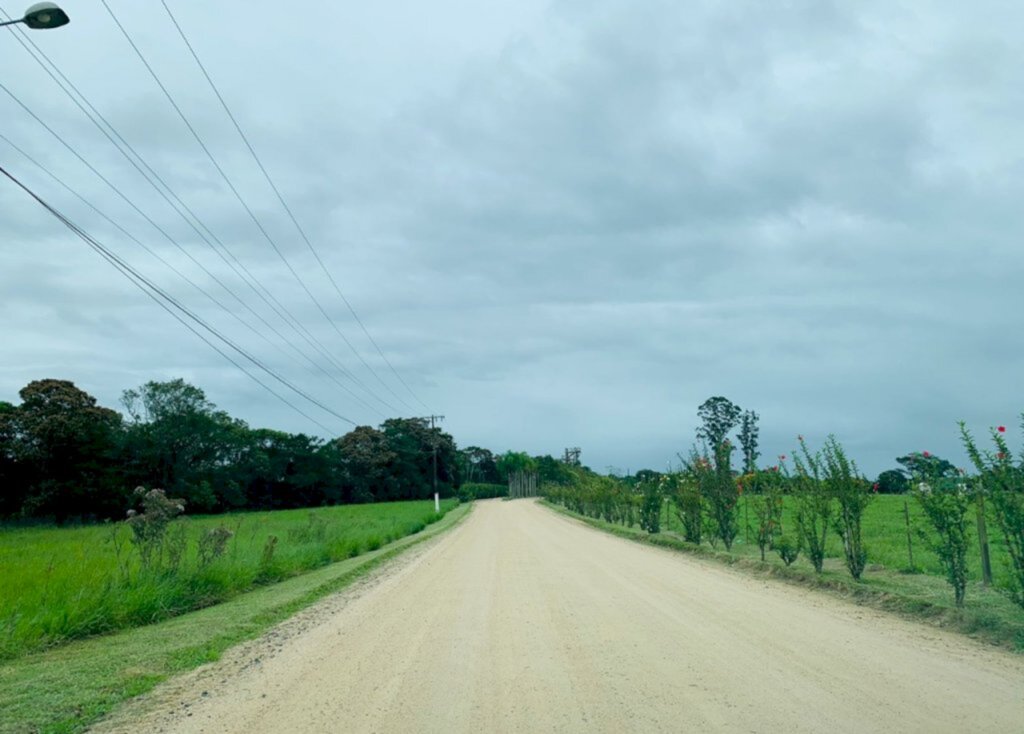 Prefeito assina Ordem de Serviço para pavimentação da rua de acesso ao Parque Ecológico