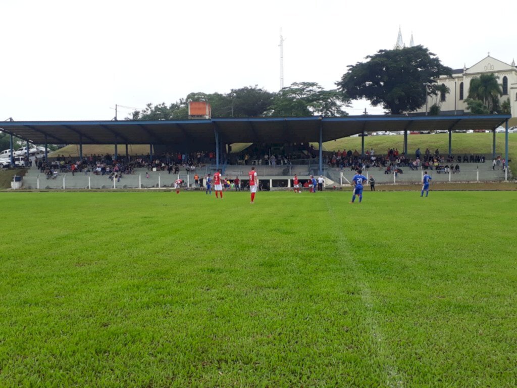 Bom público prestigia a abertura do Campeonato Municipal de Meleiro