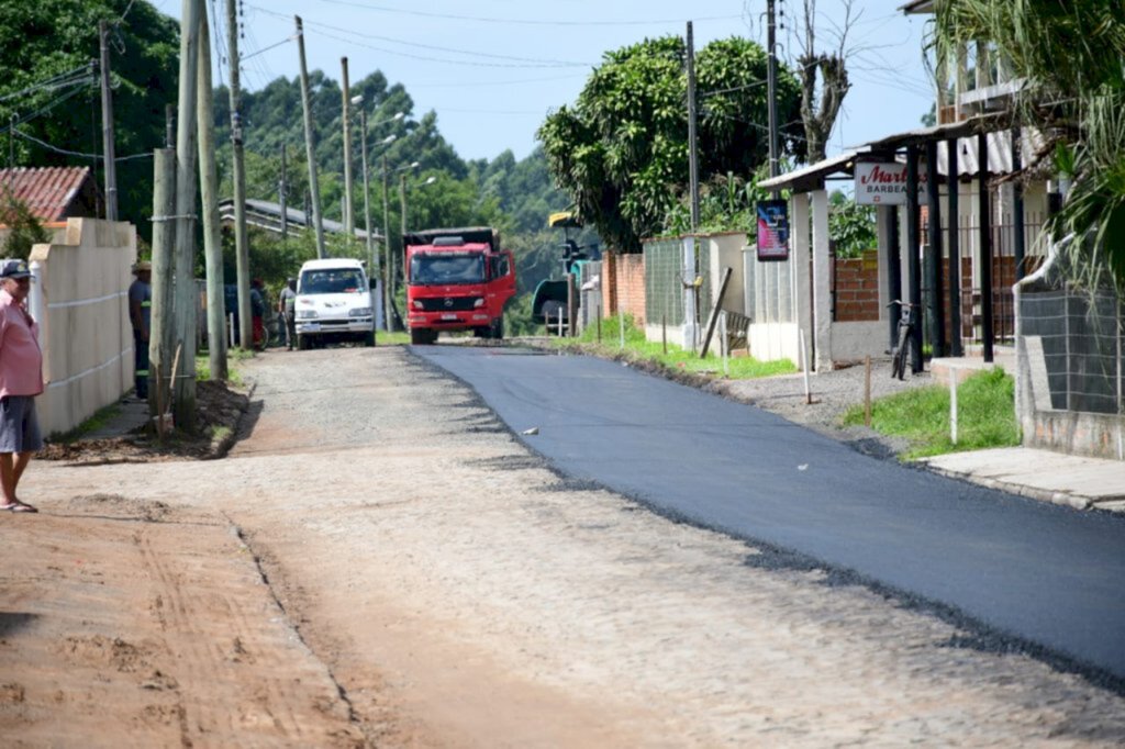 Guarita recebe pavimentação asfáltica em duas ruas