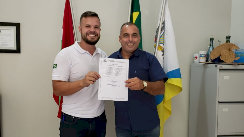 Entregue a ordem de serviço da cobertura da quadra esportiva da escola da Meta