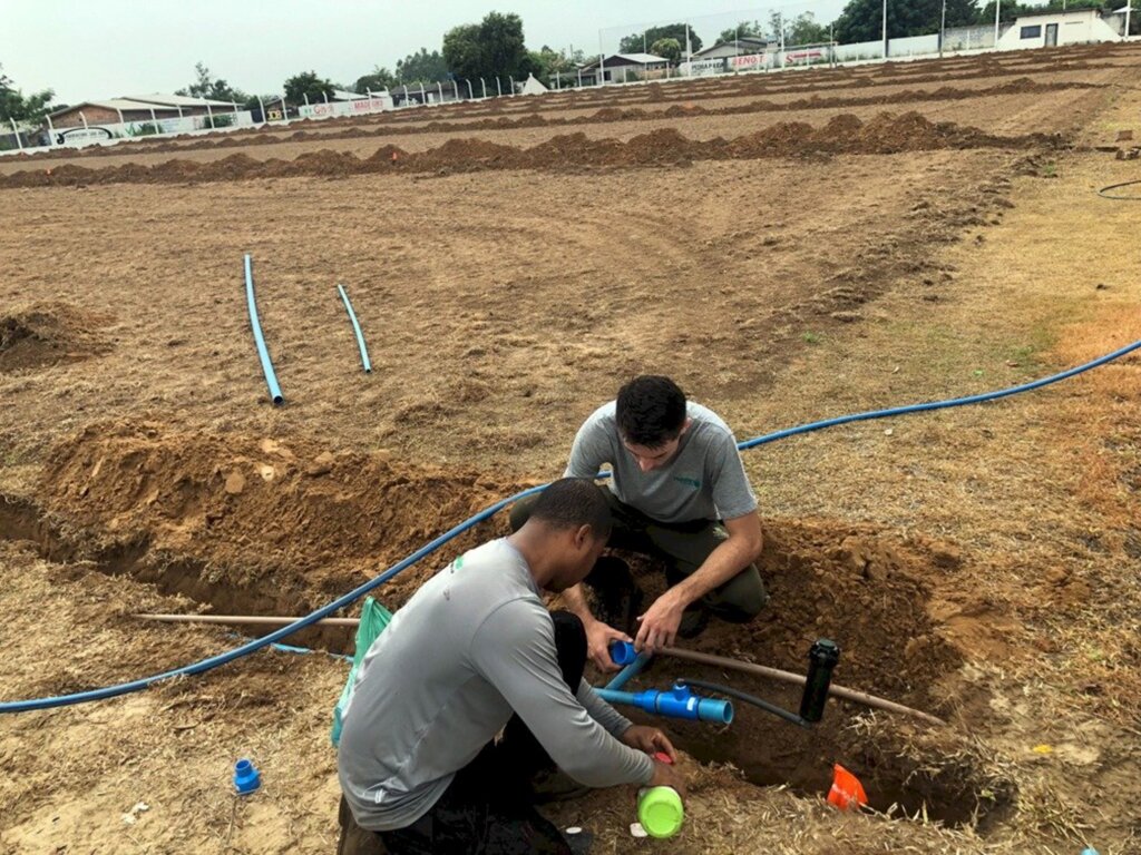 Esporte em alta: irrigação automatizada e novo gramado, em Santa Rosa do Sul