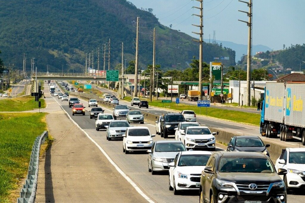 CCR ViaCosteira reforça equipes de Atendimento para o Carnaval Efetivo terá aumento de cerca de 35% ao longo dos seis dias da Operação