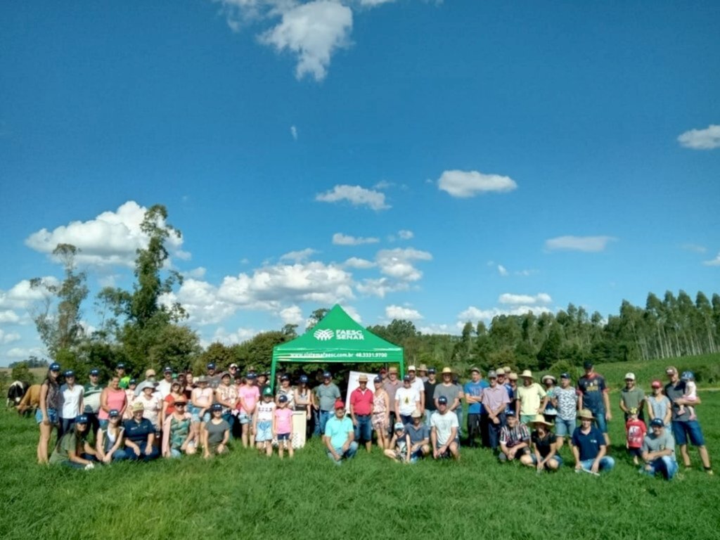 Cerca de 100 produtores da ATeG leite participam de Dia de Campo em Presidente Getúlio