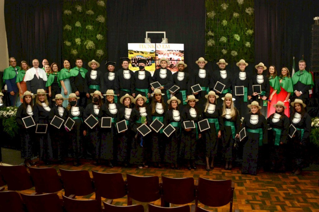 Formadas mais duas turmas do curso Técnico em Agronegócio de São Joaquim