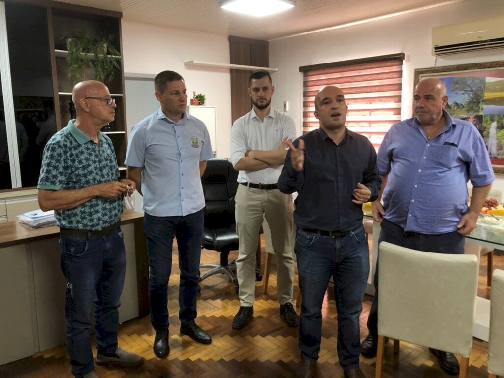 Em Jacinto, Thiago Vieira manifesta apoio à abertura da Serra do Fundo Grande