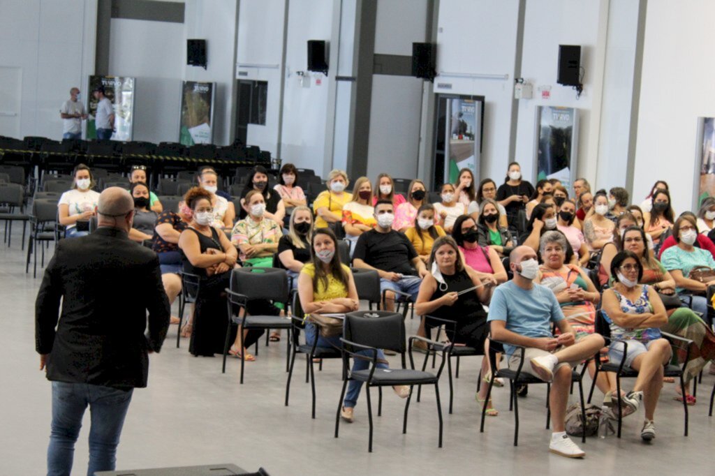 Rede municipal de ensino inicia ano letivo