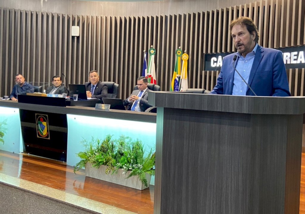 Câmara Municipal realiza primeira sessão com a presença do prefeito de Araranguá