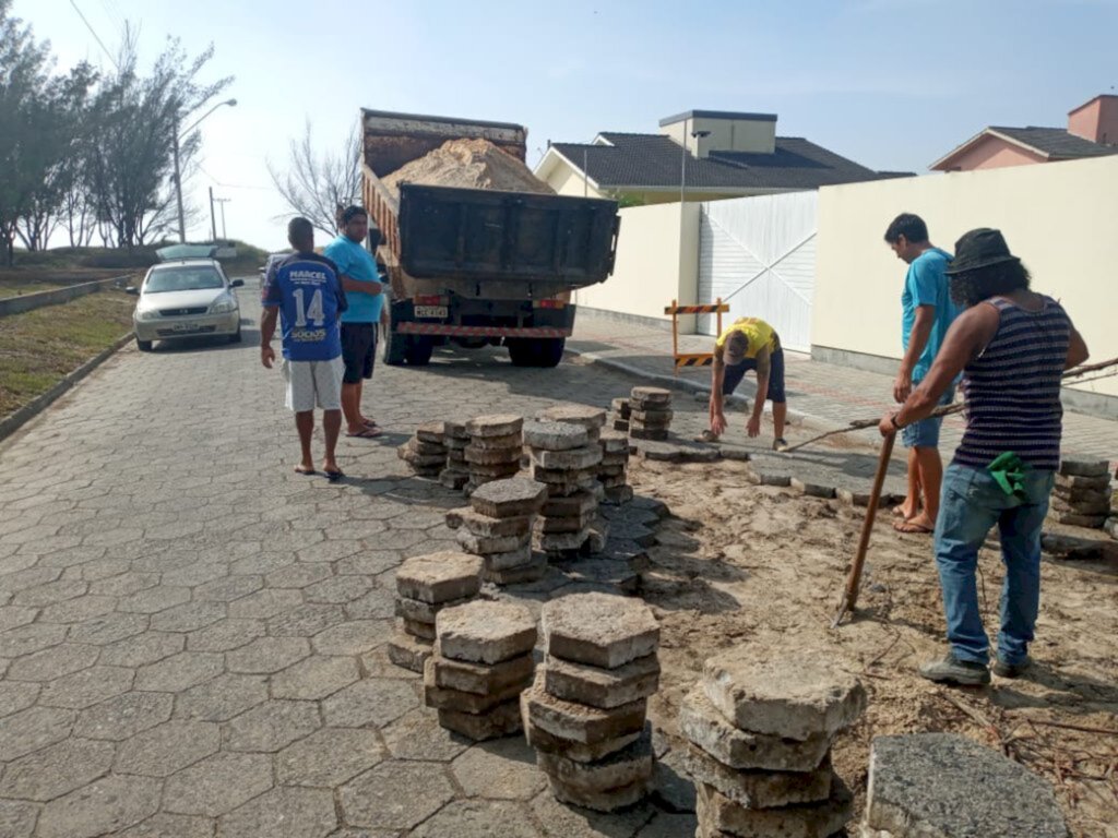 A Secretaria de Obras de Araranguá, trabalha diariamente na melhoria e recuperação das ruas