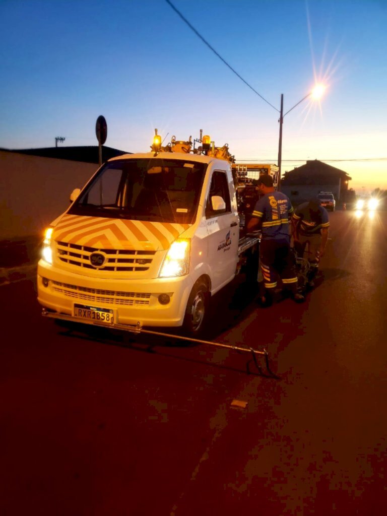 AV. XV DE NOVEMBRO RECEBE PINTURA