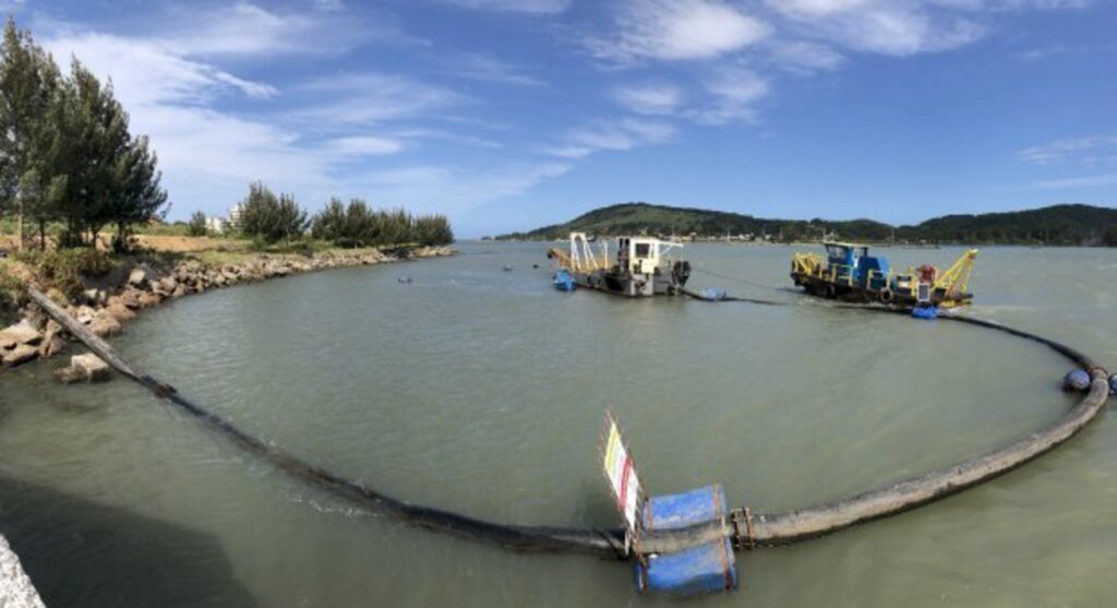 Porto de Laguna inicia dragagem do berço de atracação