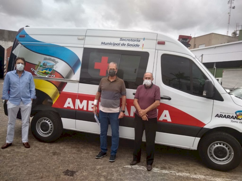 NOVA AMBULÂNCIA RECEBE PLOTAGEM