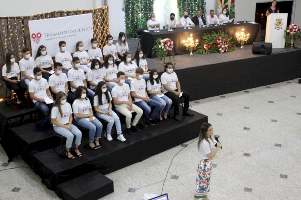 'Trabalhando Juntos' forma primeira turma em Santa Rosa do Sul