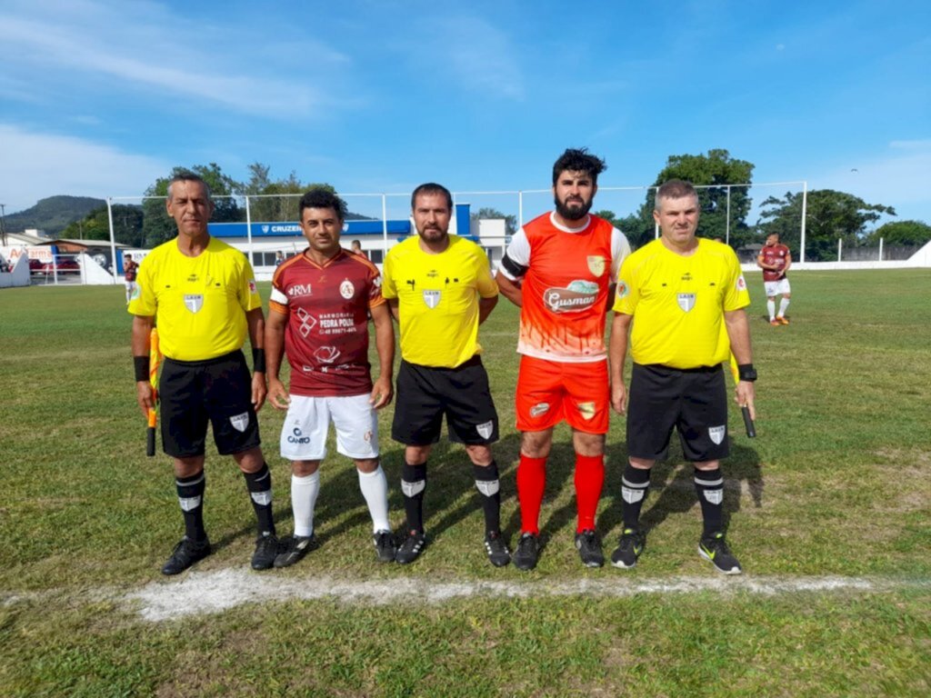 Encerrada fase classificatória do Municipal de Santa Rosa do Sul Atlético Sul Santarosense e Cruzeiro, primeiro colocados em seus grupos, garantiram vaga direta na semifinal da competição