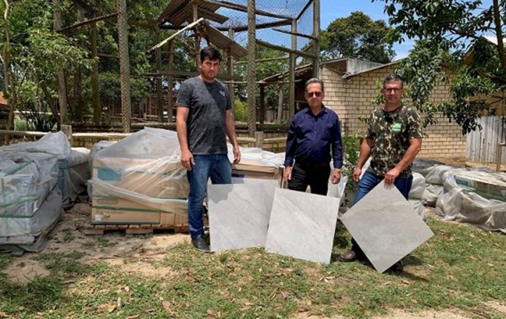 Parque Ecológico de Maracajá recebe doação de mais de 500m² de pisos