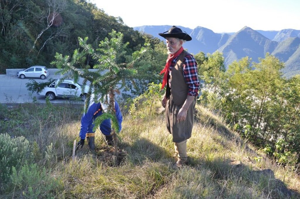 Morador de Timbé do Sul cumpre promessa na Serra da Rocinha