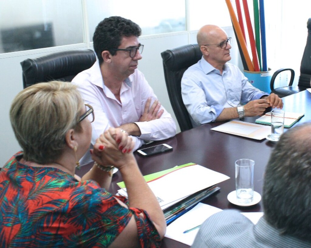 Novo secretário da Educação Natalino Uggioni realiza primeira reunião de colegiado