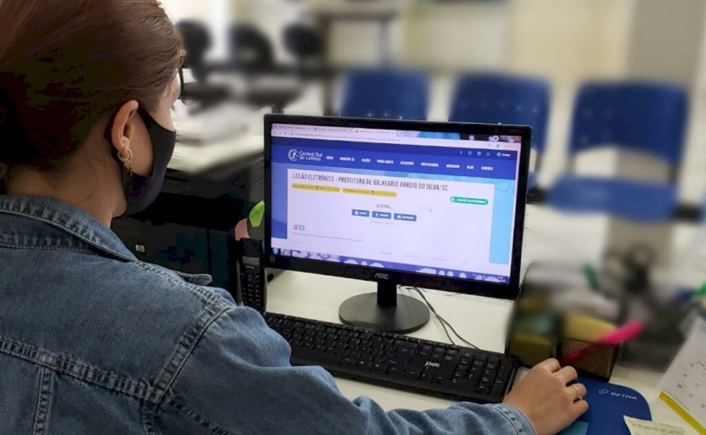 Prefeitura do Arroio realiza leilão eletrônico para venda de veículos e sucatas