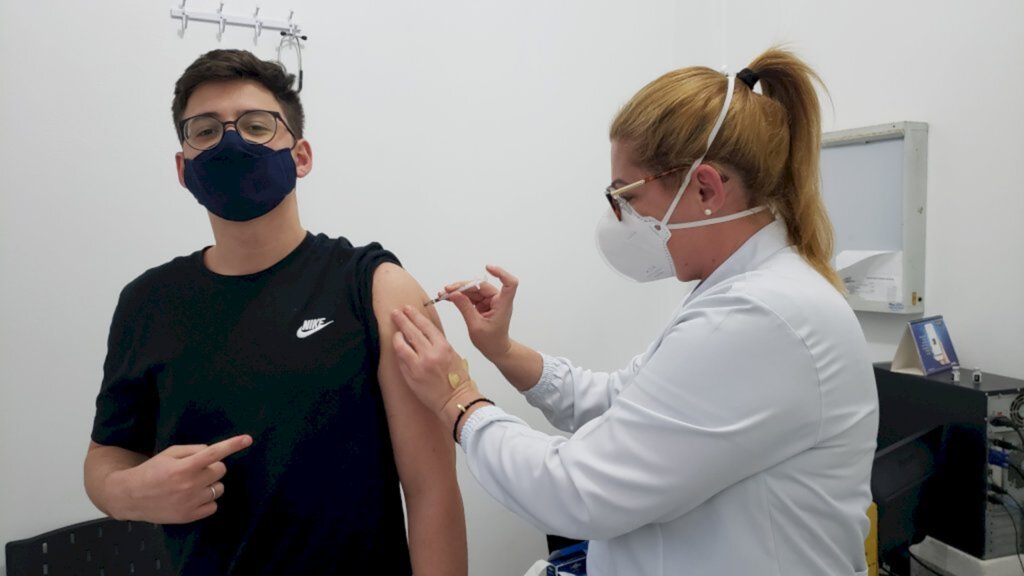 Quinta-feira tem vacinação para adolescentes em Balneário Arroio do Silva