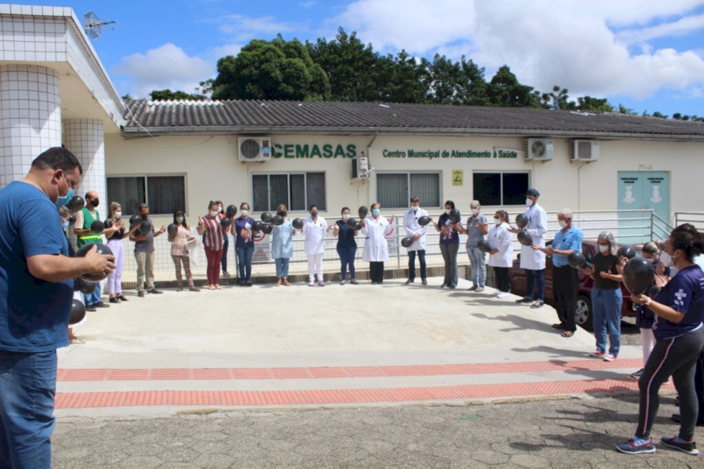 Profissionais da Saúde de Maracajá homenageiam vítimas da Covid-19