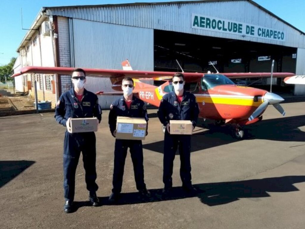 Aviões do Corpo de Bombeiros Militar transportam materiais para o combate à pandemia