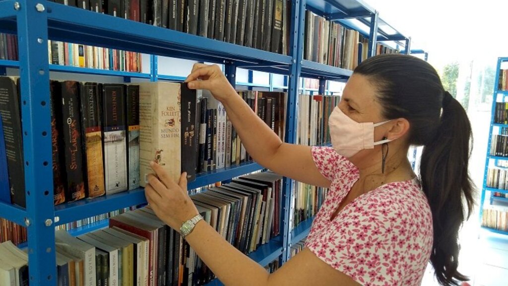 Visitar biblioteca deve se tornar um hábito