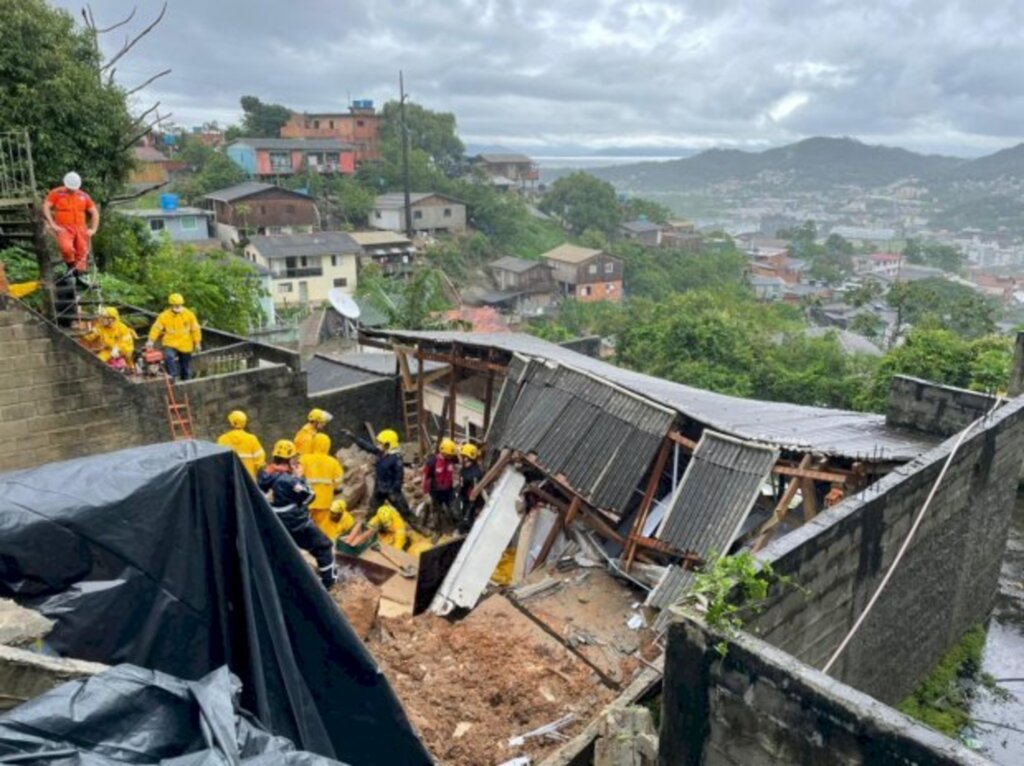 Equipes do Governo do Estado atuam para minimizar estragos causados pela chuva em SC