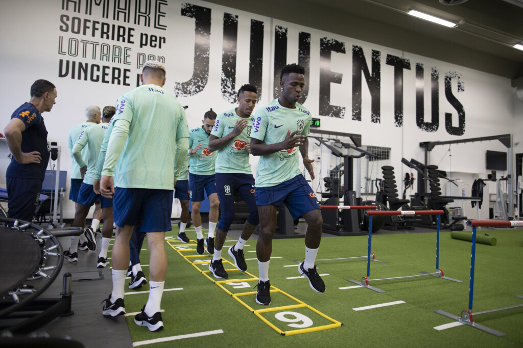 Foto: Lucas Figueiredo - CBF - Treino físico na academia abriu o período da Seleção no norte da Itália