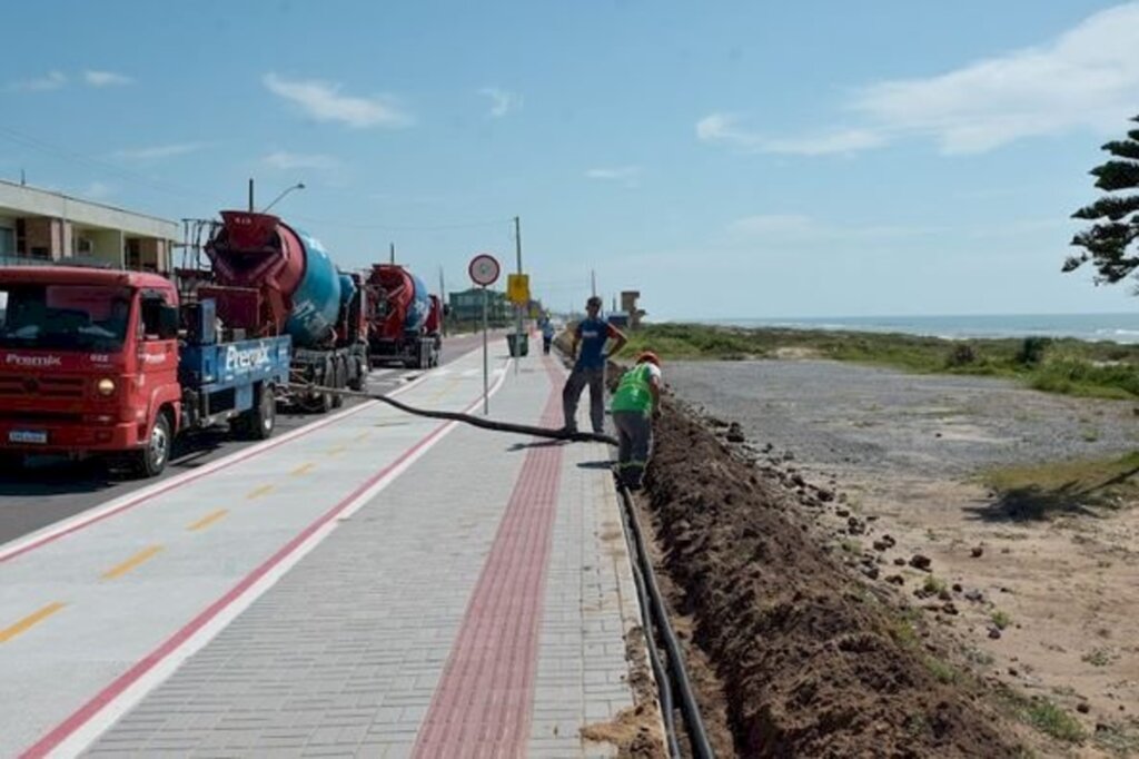 SFS: Iluminação pública na orla da praia do Ervino é modernizada