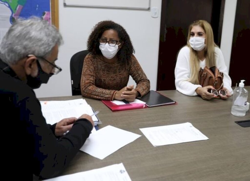 SFS: Líderes da Associação de Moradores da Água Branca são recebidos na Prefeitura