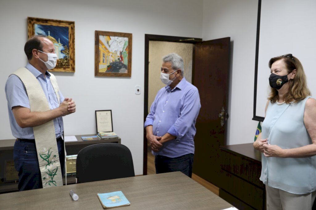 São Francisco do Sul: Padre Mário é recebido pelo prefeito Godofredo