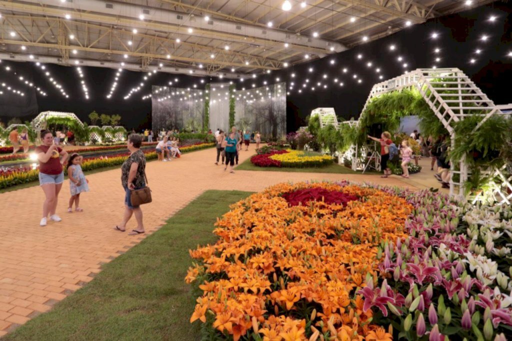 Primeiro dia da Festa das Flores é marcado por sucesso de público