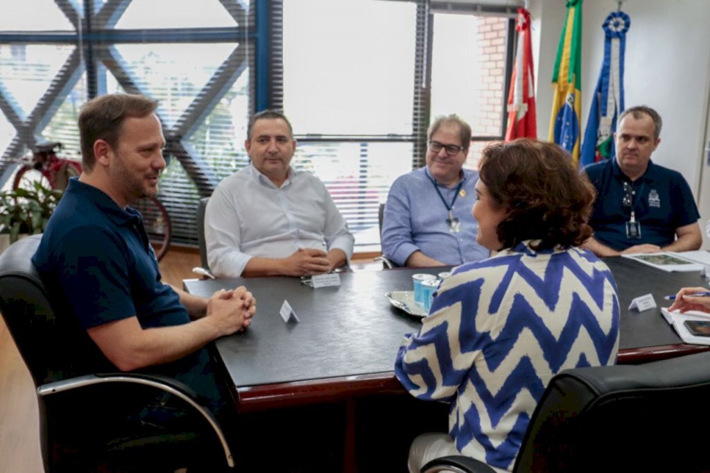 Prefeito Adriano Silva realiza reunião com vice-governadora eleita Marilisa Boehm