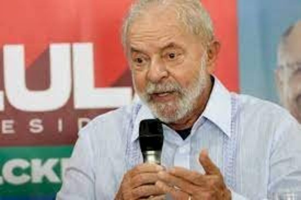 Lula retorna a São Paulo após dias na Bahia e vai integrar processo de transição