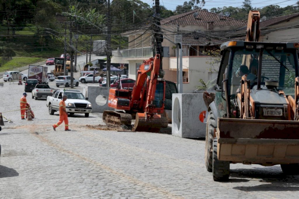 Obra de drenagem em trecho da rua Copacabana vai causar interdição da via