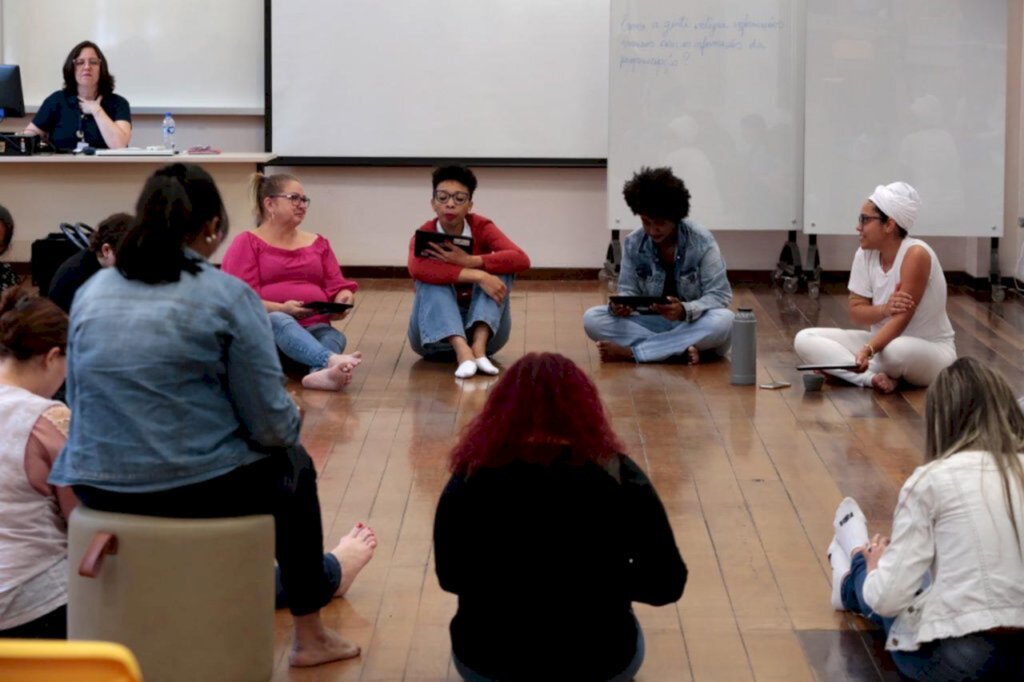 Professores das Redes Municipal e Estadual de Joinville realizam estudos sobre educação antirracista