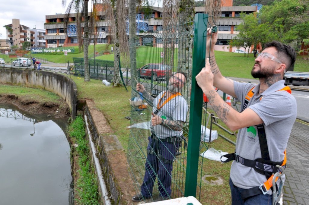 Área próxima ao rio Cachoeira passa por manutenção