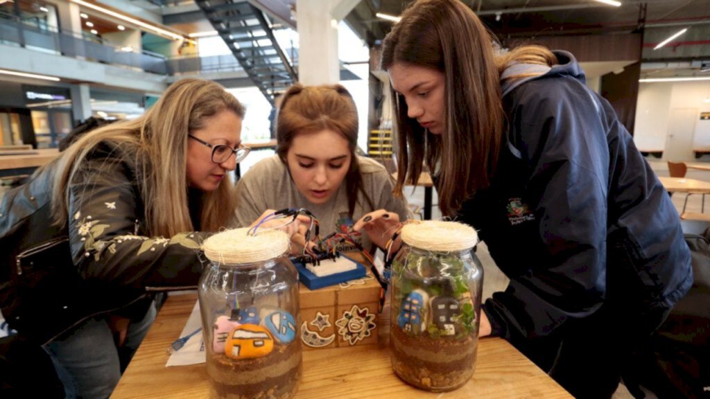 Alunas de Escolas Municipais de Joinville conquistam premiação no programa Meninas na Tecnologia