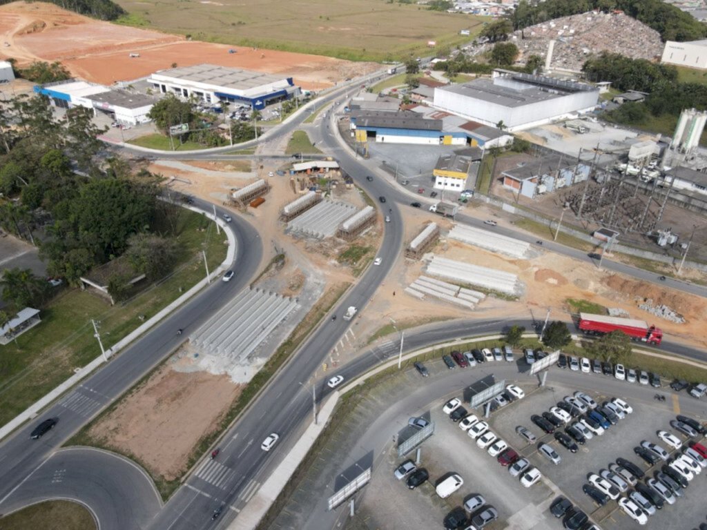 Detrans vai orientar trânsito no trecho de obras do elevado no Eixo Industrial Norte