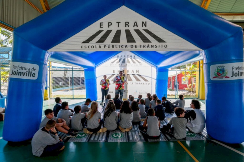 Circuito é montado em Escola Municipal para ensinar sobre o trânsito