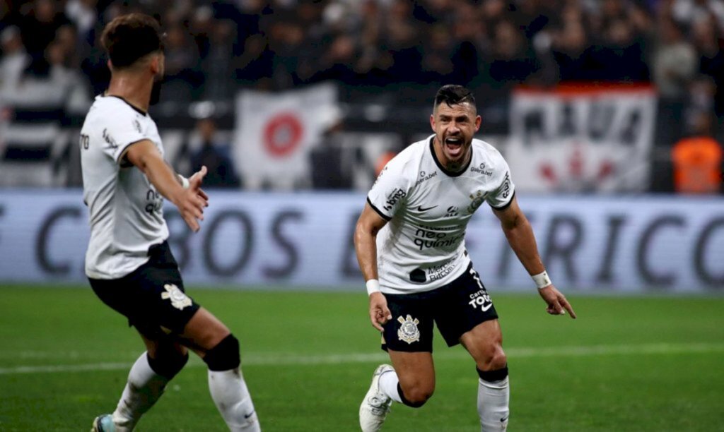 Corinthians vence Fluminense e pega Flamengo na final