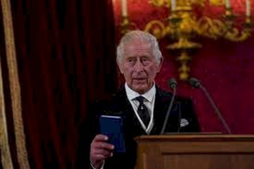 Charles III é oficialmente proclamado rei em Londres