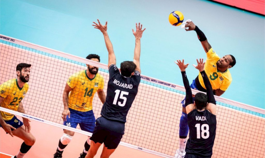 Brasil vence Irã e encara Argentina na semifinal do Mundial de vôlei