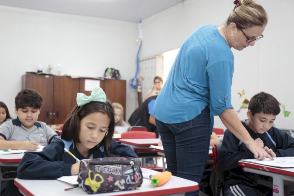 Prefeitura de Joinville abre processo seletivo para professor e auxiliar de educador em caráter temporário